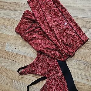 Fabletics Pureluxe leggings & sports bra set. Both large.